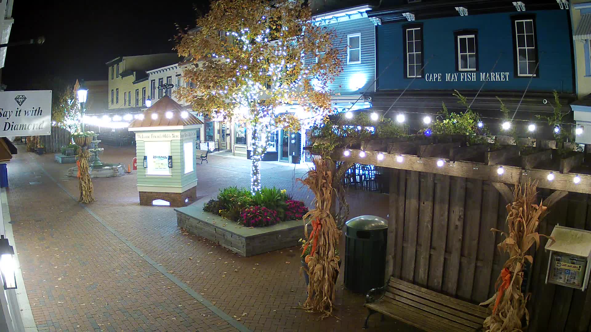 Henrys Cape May Looking North on Mall