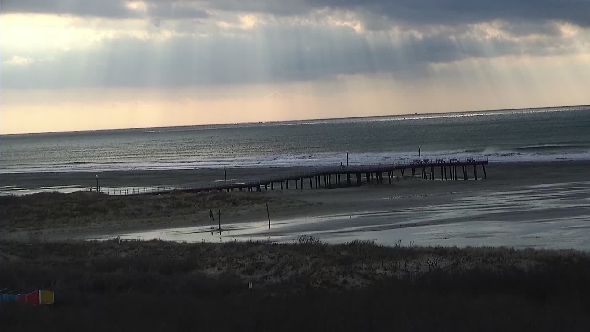 Crusader Resort View of Pier